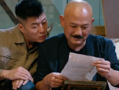点击观看《被劫持的爱情 完整版》